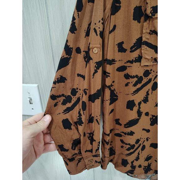 Milk & Honey Women's Rayon Button Up Roll Tab Sleeve Top Brown and Black Size XL - Picture 2 of 7